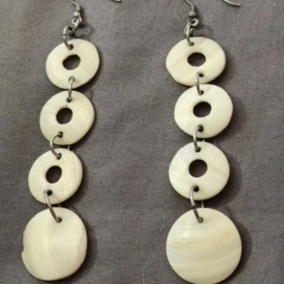 Jewelry - Vintage Bone Bead Disc Dangle earrings